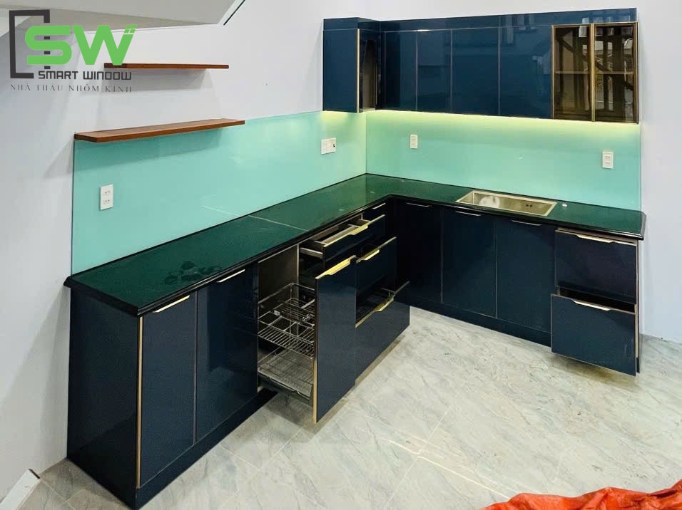Đối với tủ bếp nhôm kính