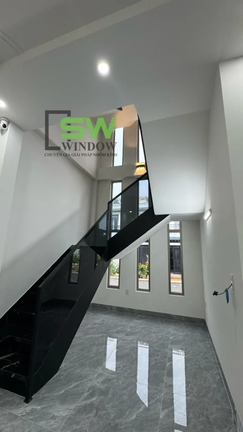 Báo Giá Cầu Thang Kính Máng Nhôm Tay Vịn Nhôm Mới Nhất 2025 – Bảng Giá Chi Tiết Theo Mét Dài