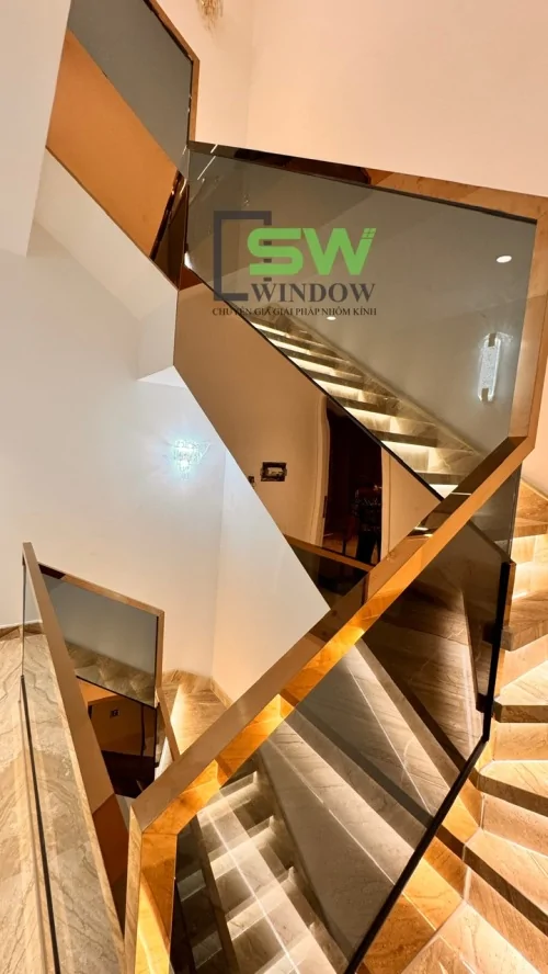 Cầu thang máng ốp Inox, tay vịn Inox – Giải pháp cầu thang hiện đại cho không gian sang trọng